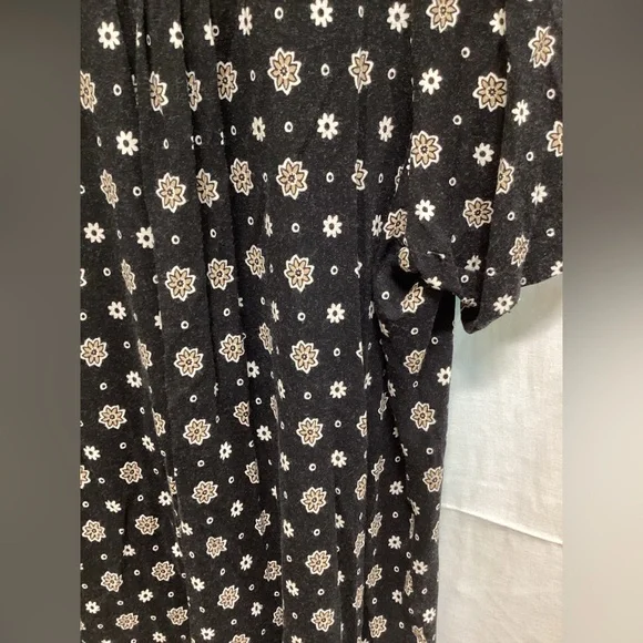 Black Floral Women's Top - Picture 2 of 4